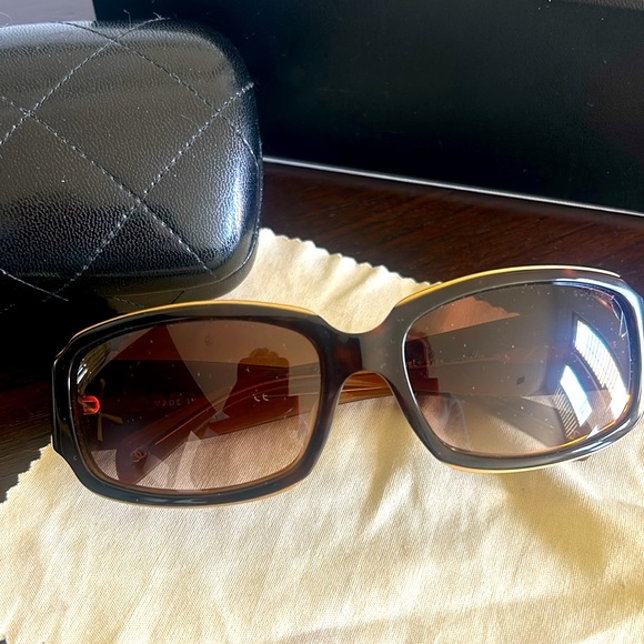 CHANEL sunglasses, tortoise Shell excellent condition - Picture 1 of 6
